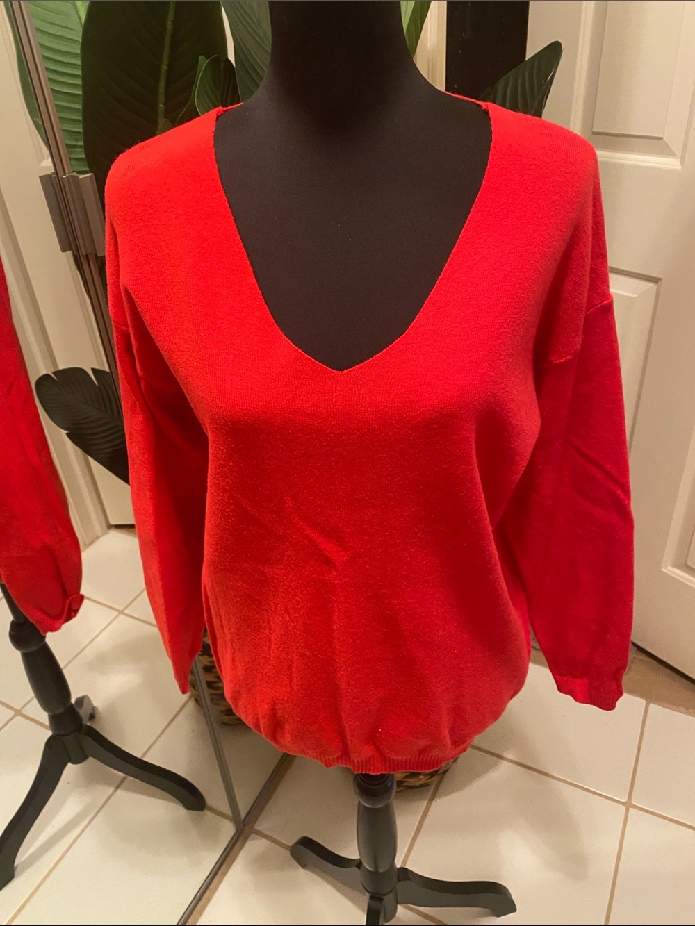 MISSLOOK Women's Bright Red V-Neck Sweater